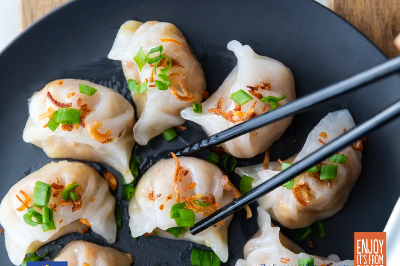 Dumplings with European Corinthian black raisins 